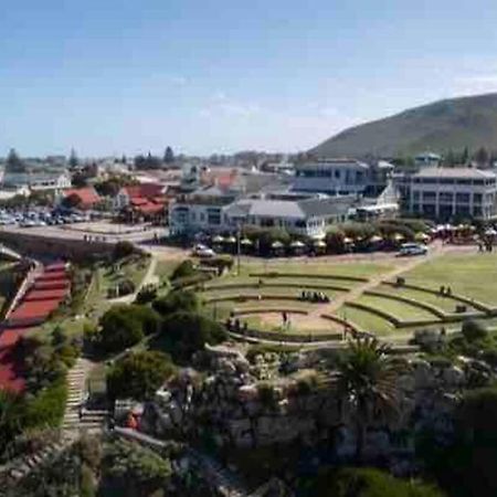 Central Modern Studio Apartment, Hermanus Waterfront Eksteriør bilde