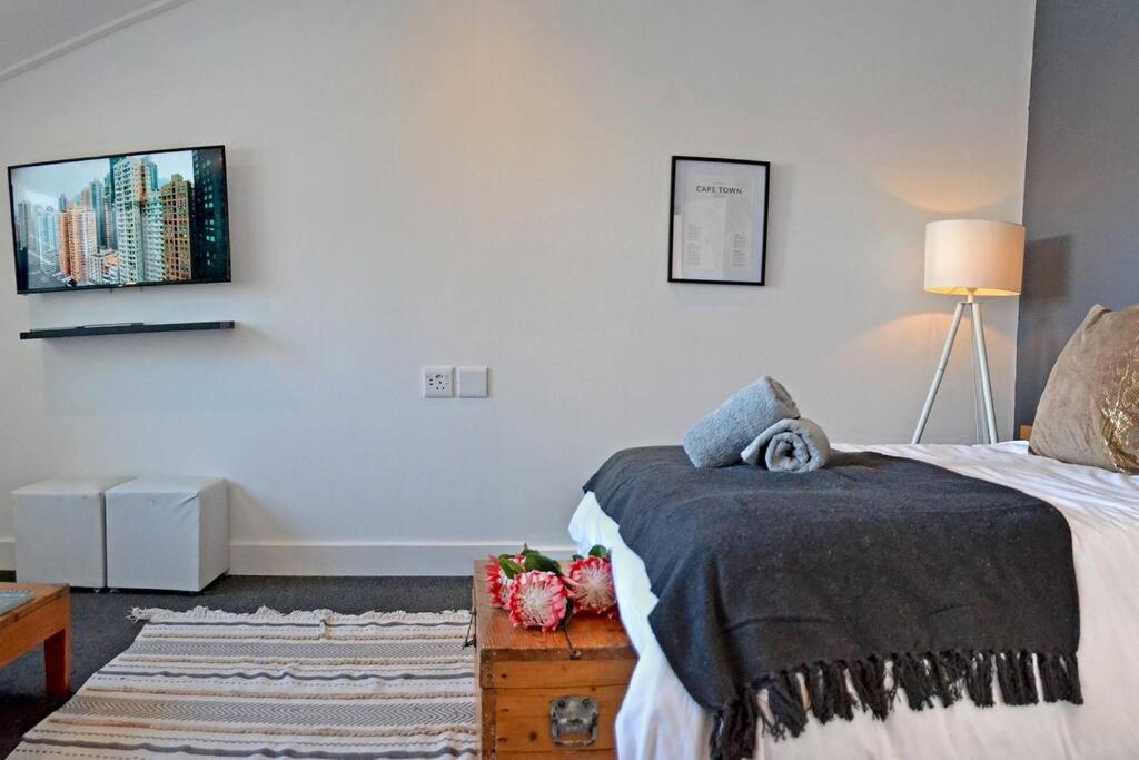 Central Modern Studio Apartment, Hermanus Waterfront Eksteriør bilde