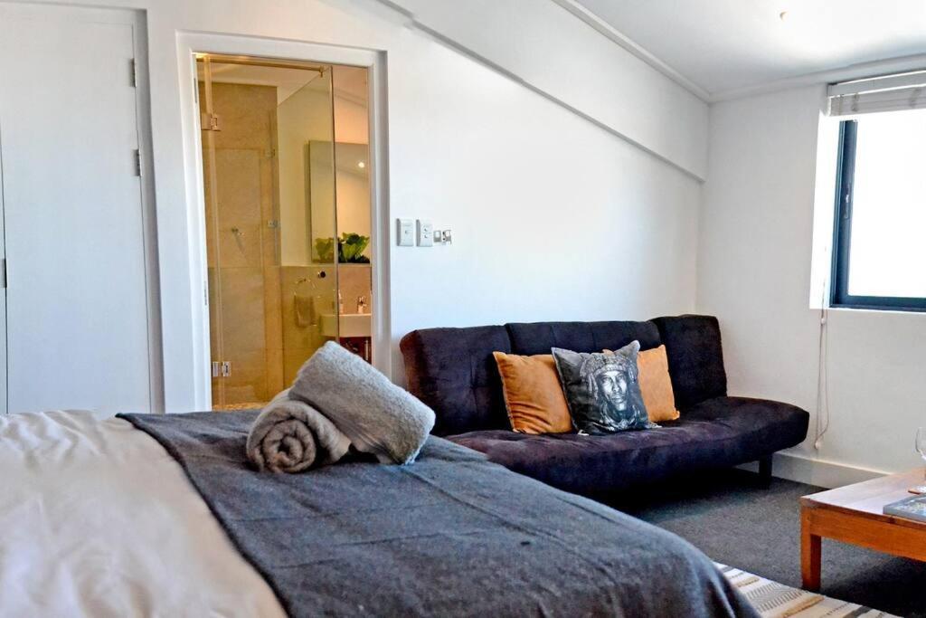 Central Modern Studio Apartment, Hermanus Waterfront Eksteriør bilde