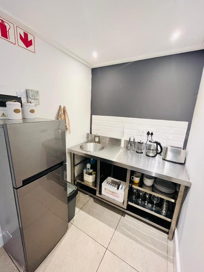 Central Modern Studio Apartment, Hermanus Waterfront Eksteriør bilde