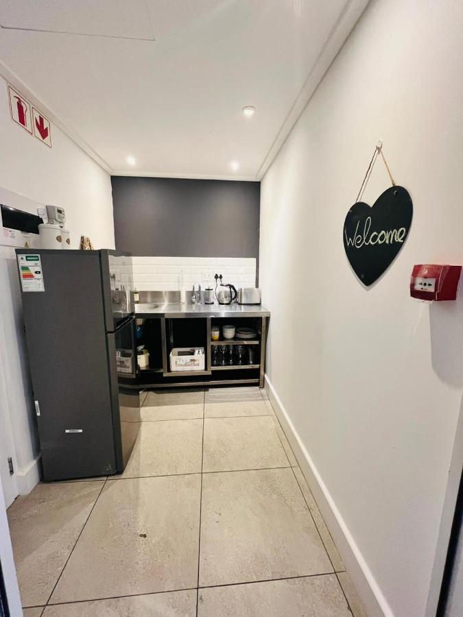 Central Modern Studio Apartment, Hermanus Waterfront Eksteriør bilde