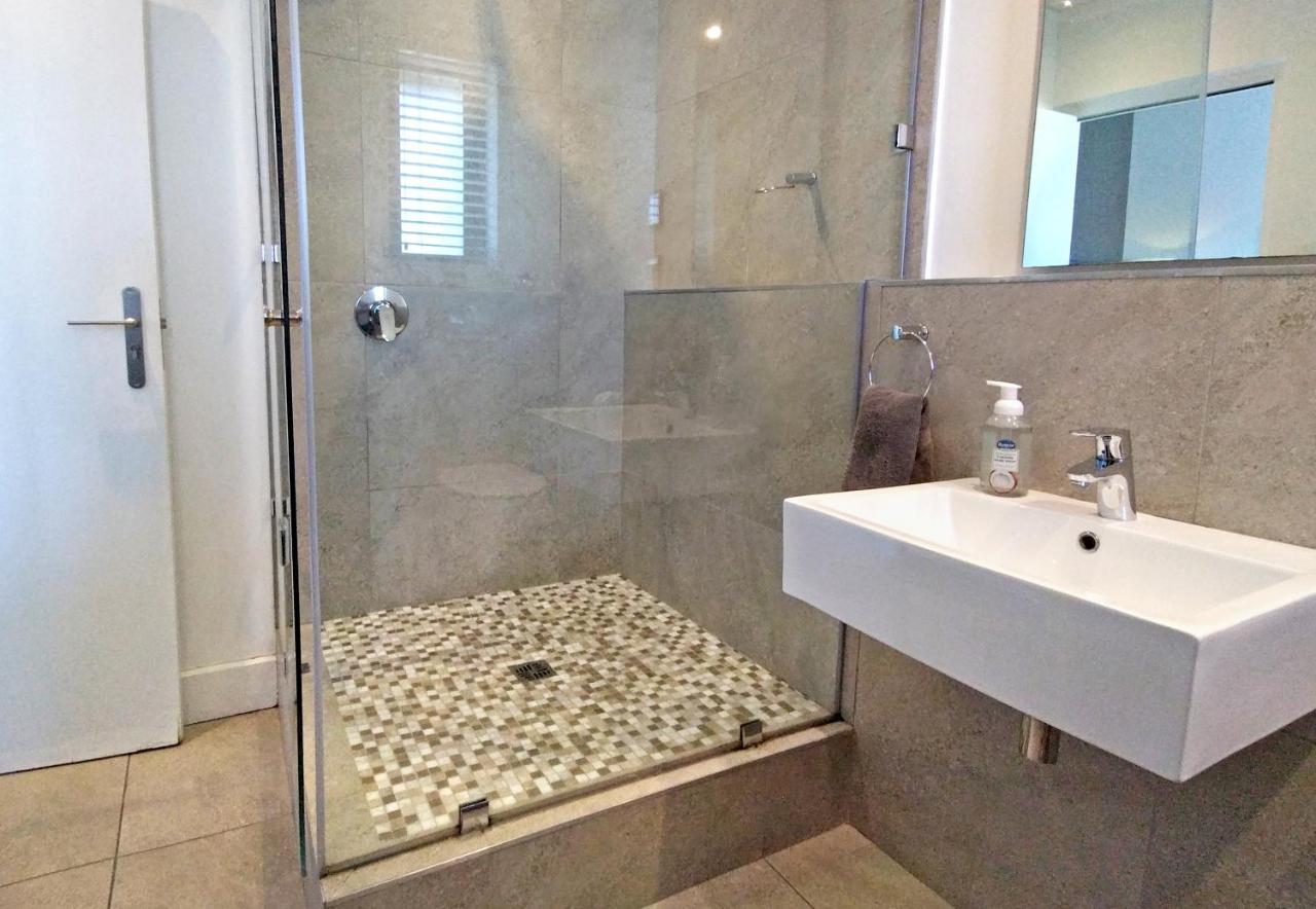 Central Modern Studio Apartment, Hermanus Waterfront Eksteriør bilde