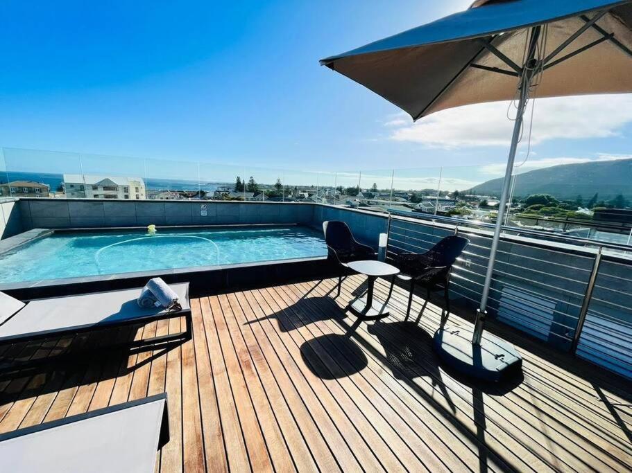 Central Modern Studio Apartment, Hermanus Waterfront Eksteriør bilde